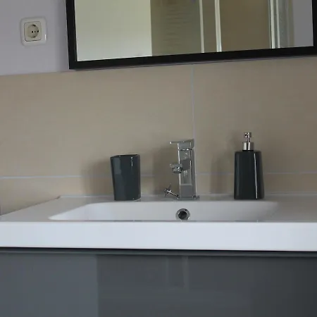 Peaceful Apartment In Steffenshagen By The Sea شقة *